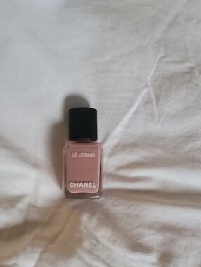 CHANEL Le Vernis Soft Nude Pink Nail Lacquer